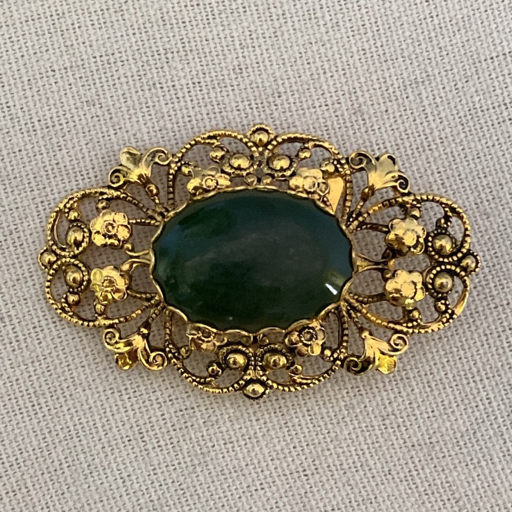 Elegant Vintage Gold and Green Brooch